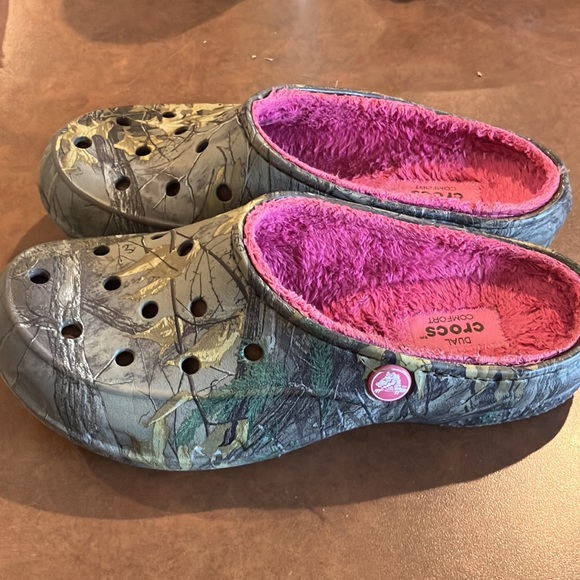 Camouflage Crocs Slide with pink fuzzy inside Woman’s 5 - Picture 5 of 5